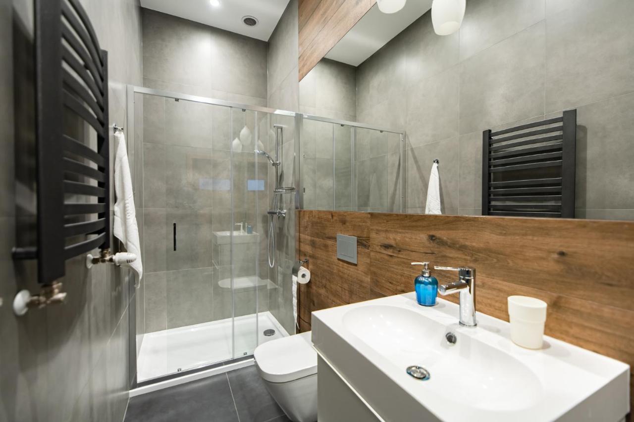 Neo Sky Apartment, Free Parking, 15 Min Walk Old Town&Kazimierz - By Homelike Cracovia Exterior foto